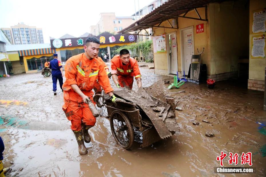 Hunan, Guizhou e outras quatro províncias aumentam assistência de resgate contra inundações em Sichuan 