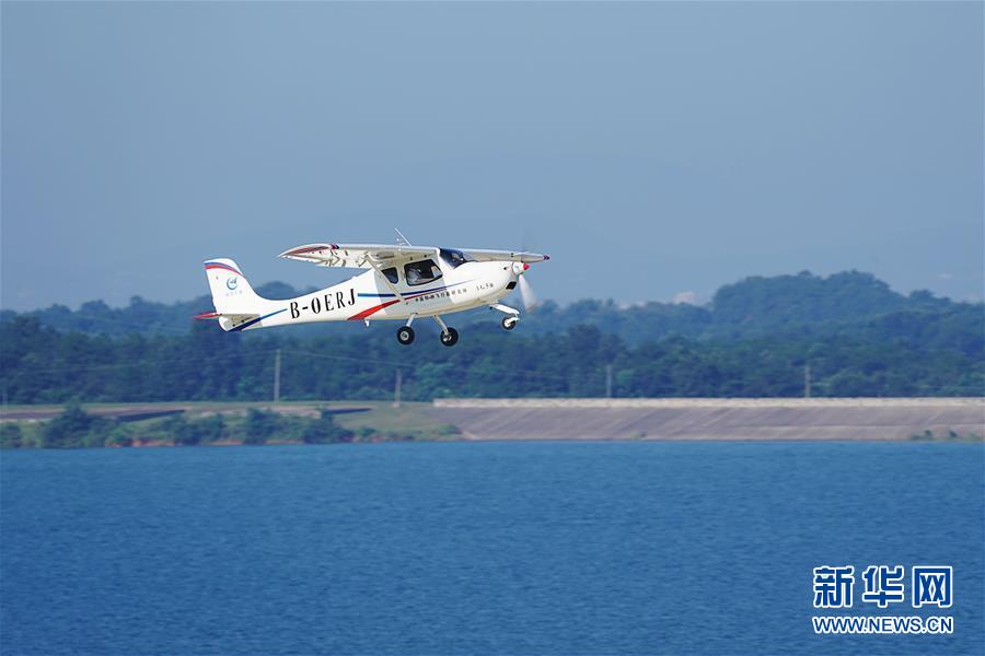 Avião chinês esportivo leve AG50 