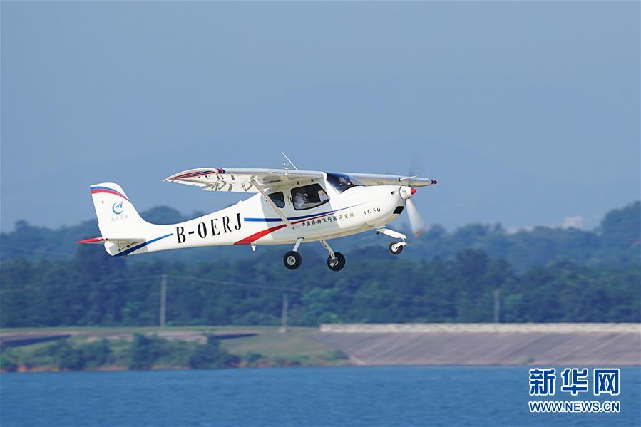 Avião chinês esportivo leve AG50 