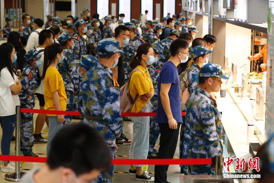 Mais de 600.000 estudantes universitários voltam a Beijing