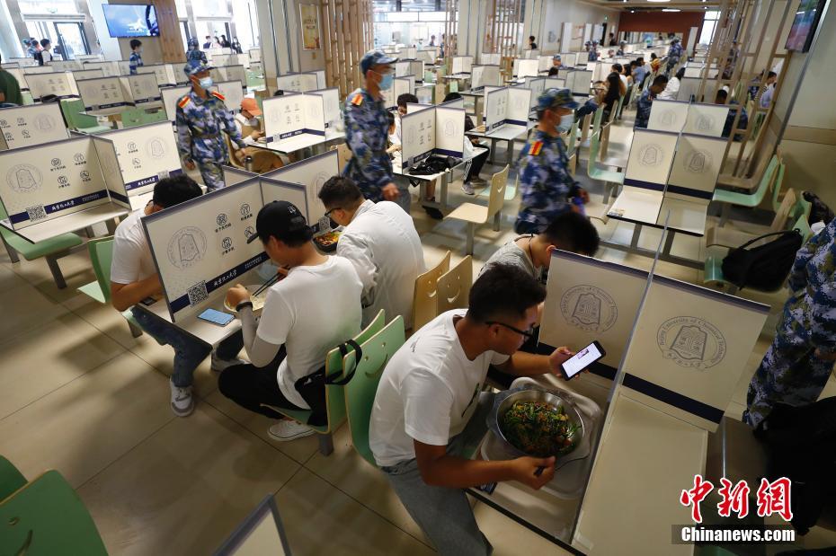 Mais de 600.000 estudantes universitários voltam a Beijing