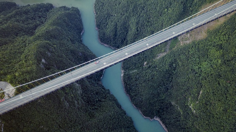 Ponte Siduhe sobre Autoestrada Shanghai-Chongqing em Hubei 