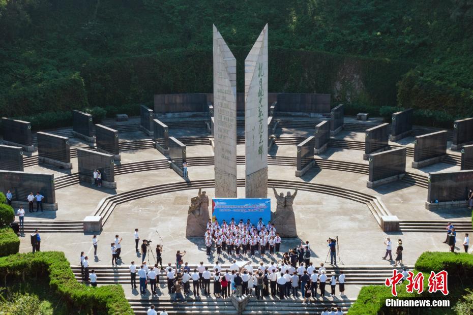 Chineses memorizam o 75º aniversário da vitória da Guerra de Resistência do Povo Chinês contra a Agressão Japonesa