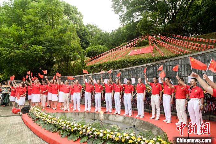 Chineses memorizam o 75º aniversário da vitória da Guerra de Resistência do Povo Chinês contra a Agressão Japonesa