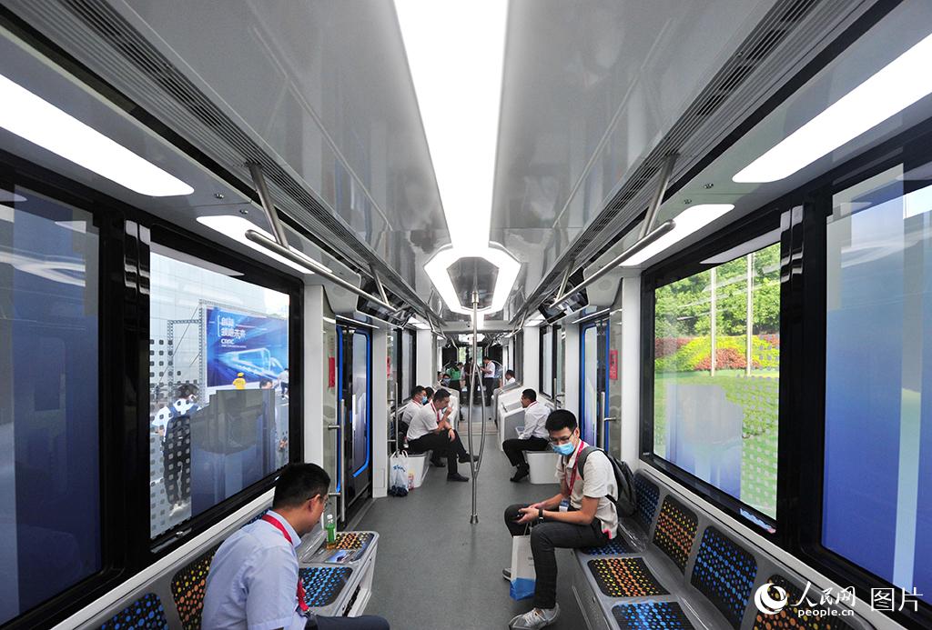 Shanghai lança primeiro “ônibus digital”