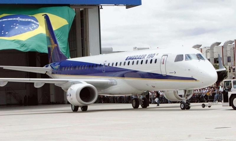 Fabricante de aviões Embraer anuncia demissão de 2,5 mil empregados devido à crise