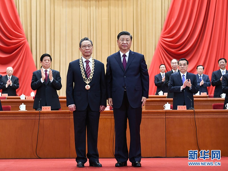 China realiza reunião para homenagear exemplos na luta contra COVID-19