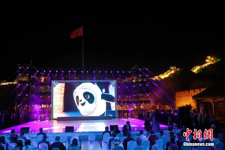 Atividade cultural é organizada na Grande Muralha da China