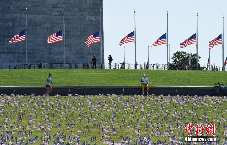 Washington lamenta vítimas de Covid-19 com 200.000 bandeiras na Praça Nacional