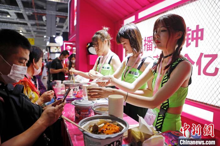 Exposição de alimentos em Shanghai atrai a participação dos conglomerados de 23 países e regiões 