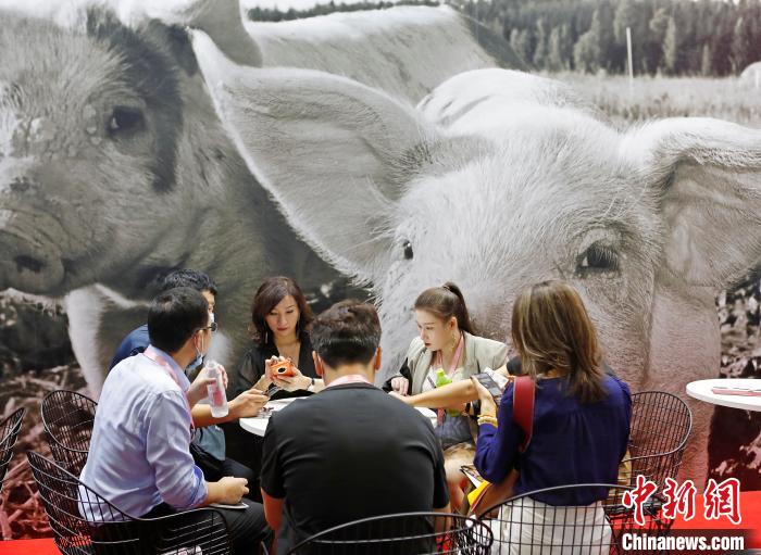 Exposição de alimentos em Shanghai atrai a participação dos conglomerados de 23 países e regiões 