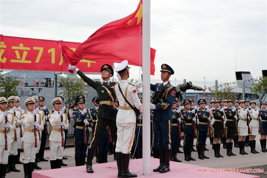 Hong Kong realiza cerimônia de hasteamento da bandeira para celebrar Dia Nacional