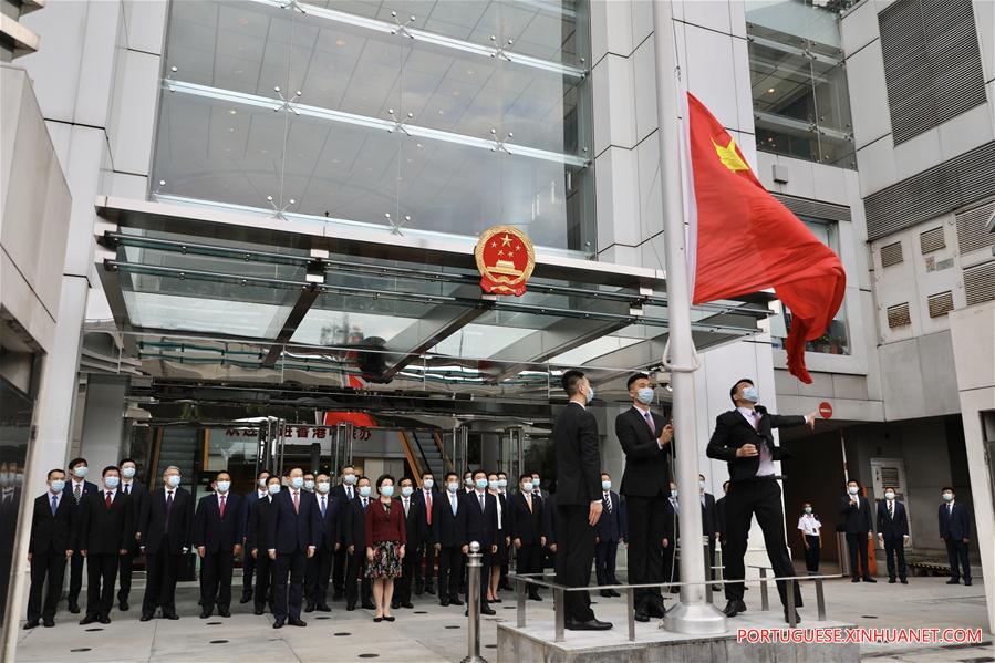 Hong Kong realiza cerimônia de hasteamento da bandeira para celebrar Dia Nacional