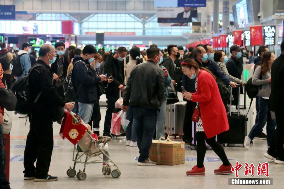 Wuhan lida com 1,8 milhão de viagens ferroviárias durante o feriado