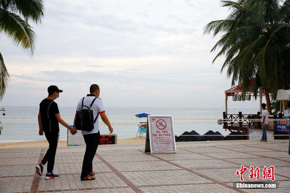 Sanya fecha pontos turísticos e escolas por tufão Nangka