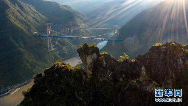 China construiu a primeira ponte ferroviária estaiada no mundo

