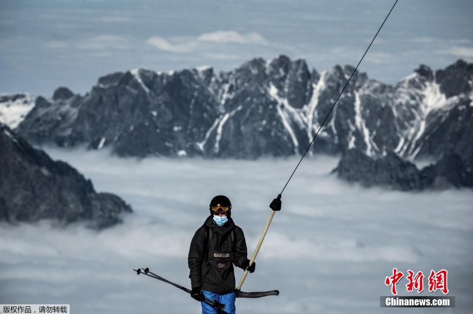 Alpes franceses: temporada de esqui arranca com uso de máscara