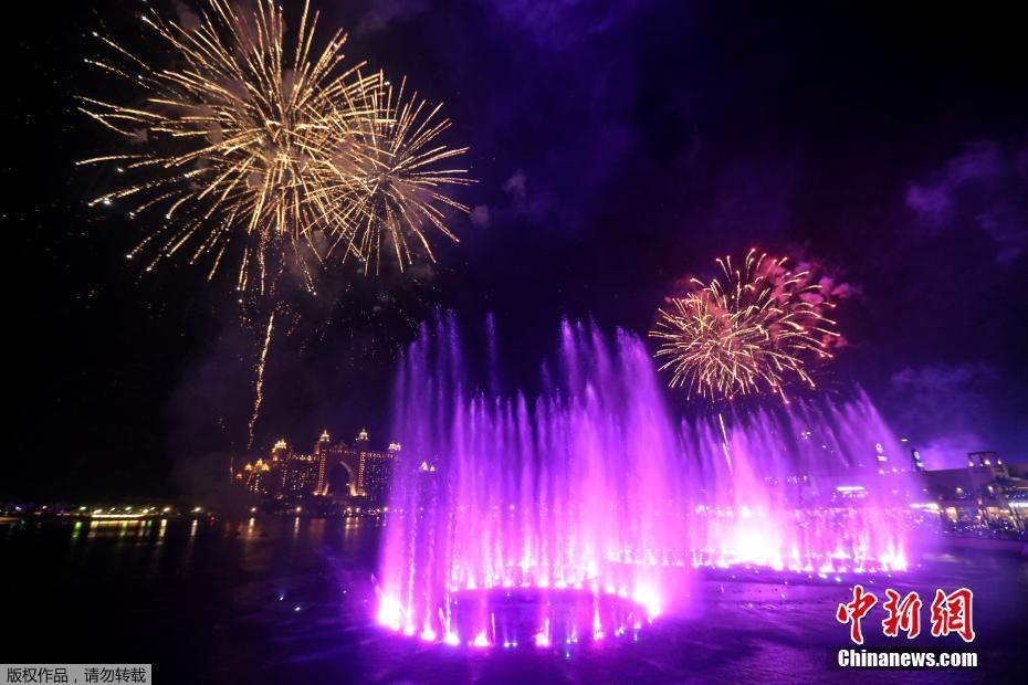 Inaugurada oficialmente fonte musical de Palm Islands de Dubai