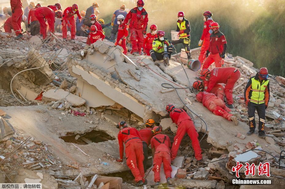 Terremoto no mar Egeu causa 73 mortos e 961 feridos na Turquia