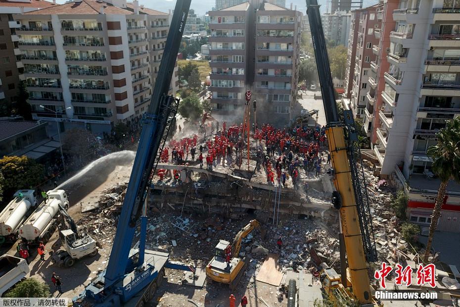 Terremoto no mar Egeu causa 73 mortos e 961 feridos na Turquia