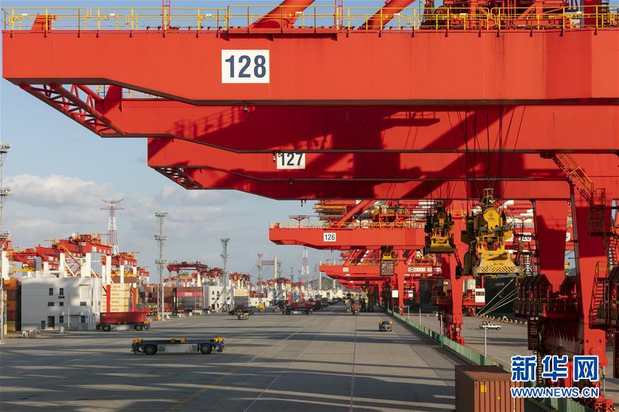 Atividade no porto de Shanghai quebra recorde