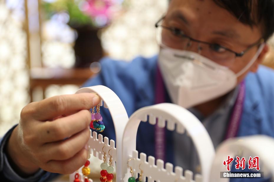 Patrimônio cultural imaterial da China exibido na CIIE