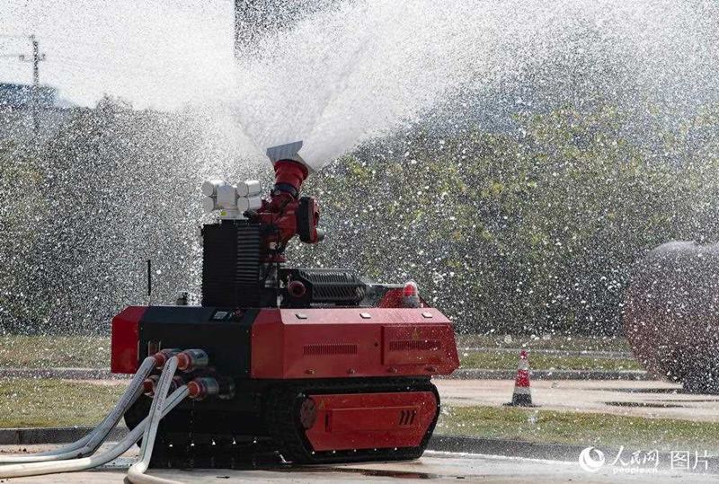 Jiangxi realiza exercício de combate ao incêndio com tecnologia inteligente