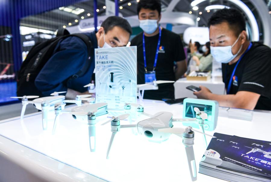 Mais de 2.500 novos produtos e tecnologias estreiam na feira de alta tecnologia da China