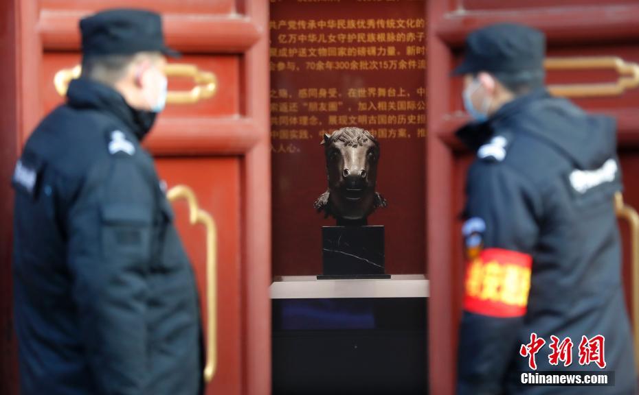 Estátua de cabeça de cavalo retorna ao Antigo Palácio de Verão 