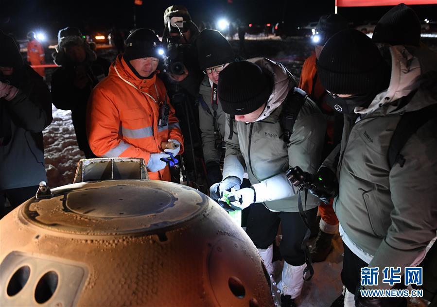 Cápsula de sonda chinesa regressa à Terra com amostras lunares