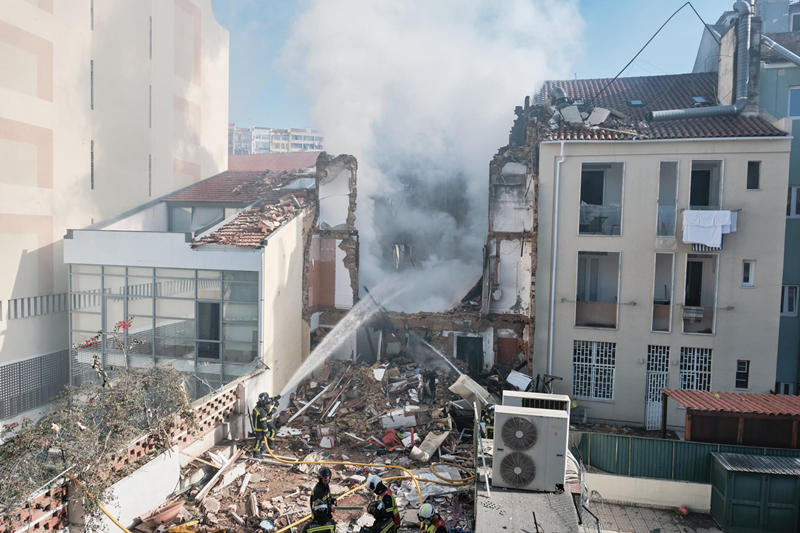 Explosão e desabamento de edifício deixa um desaparecido e cinco feridos em Lisboa
