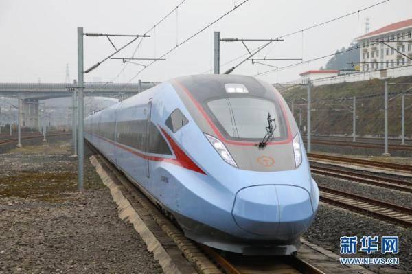 Tren-bala Fuxing inicia operação renovado no sudoeste da China