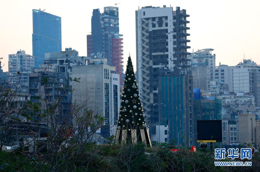 Líbano: Árvore de Natal homenageia vítimas fatais