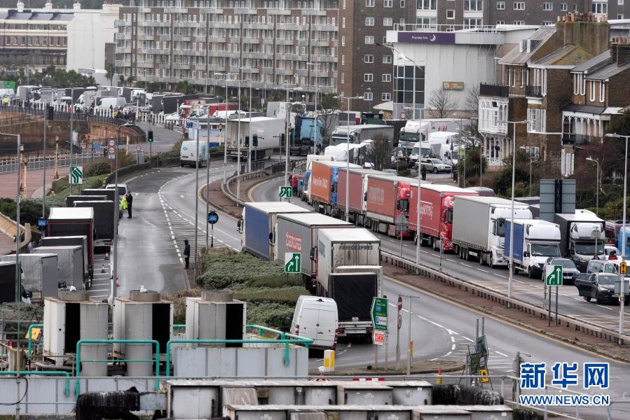 Reino Unido fecha acordo com França para permitir que caminhões cruzem fronteira na quarta-feira