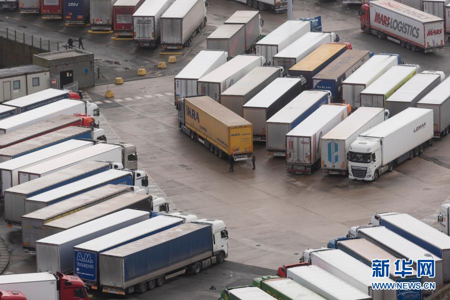 Reino Unido fecha acordo com França para permitir que caminhões cruzem fronteira na quarta-feira