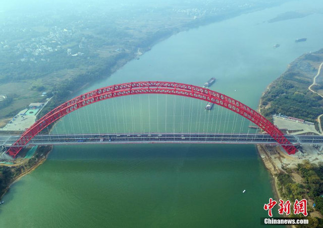 Maior ponte em arco do mundo é aberta ao tráfego