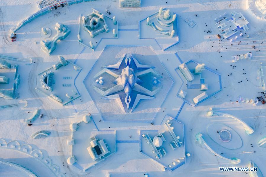 Harbin atrai turistas ao fazer o melhor uso do gelo no inverno