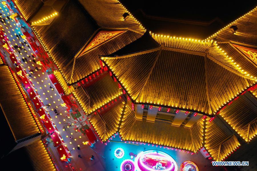 Decoração com luzes no Bairro Antigo do Distrito Qilihe de Lanzhou