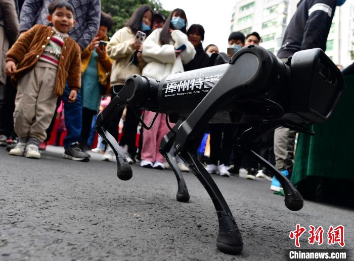 Equipamentos policiais exibidos no Dia Nacional da Polícia da China