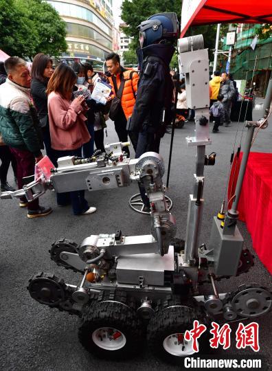 Equipamentos policiais exibidos no Dia Nacional da Polícia da China