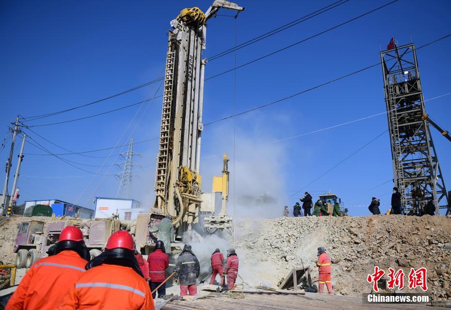 Mineiro preso entra em coma no leste da China