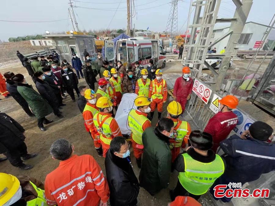 China: 11 mineiros resgatados 14 dias após explosão