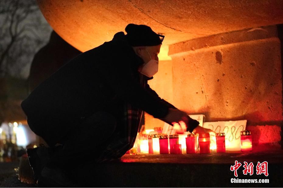 Alemanha: cidadãos de Berlim acendem luzes para homenagear vítimas da pandemia