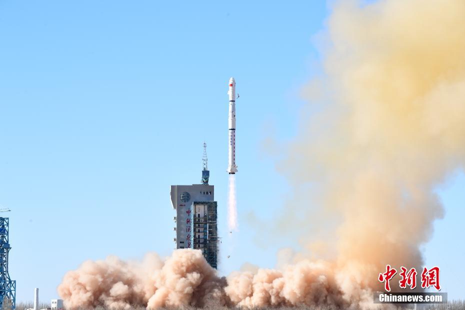 China lança com sucesso satélites de sensoriamento remoto