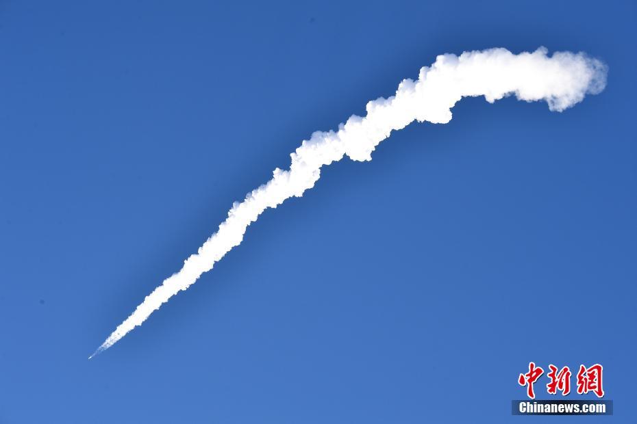 China lança com sucesso satélites de sensoriamento remoto