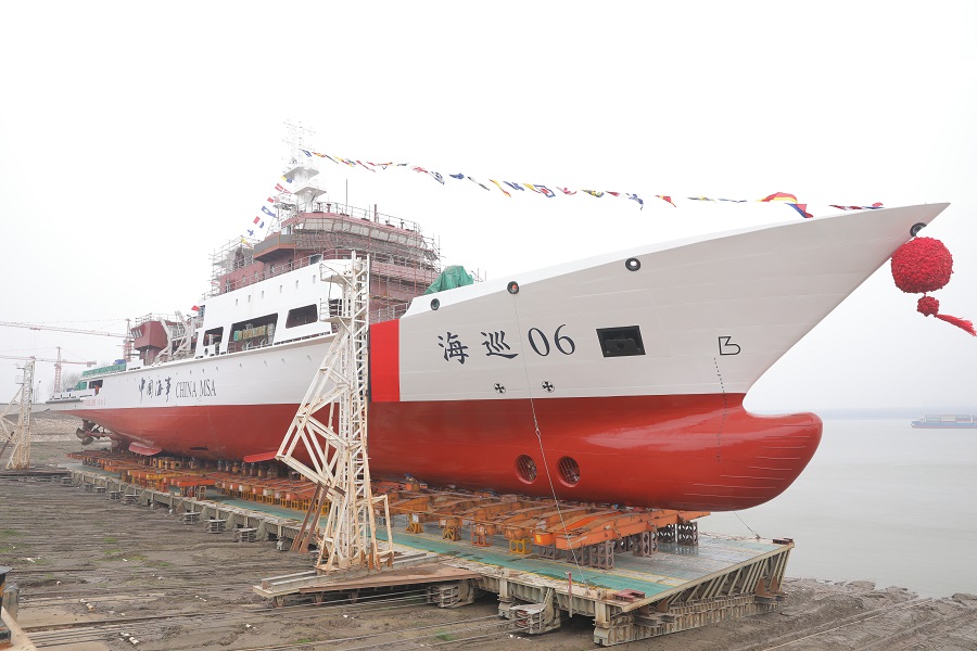 China lança navio de patrulha do estreito