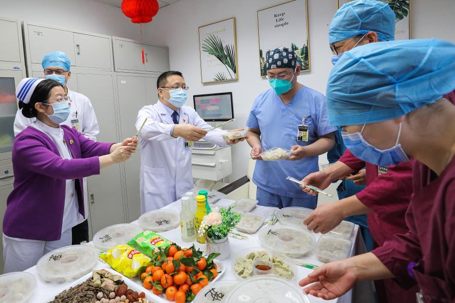 Chineses celebram a Festa da Primavera ao redor do país