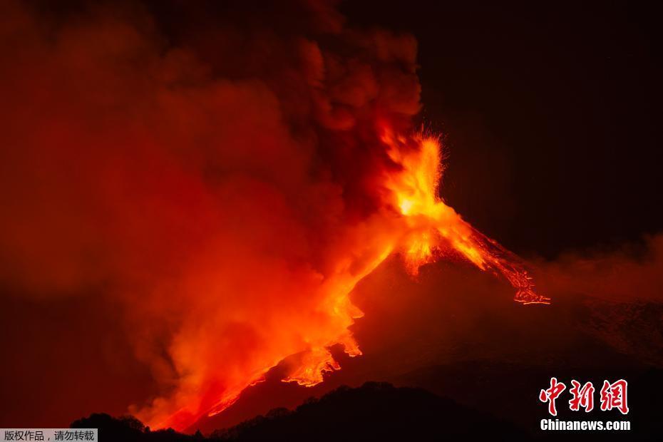 Vulcão Etna entra em erupção na Itália