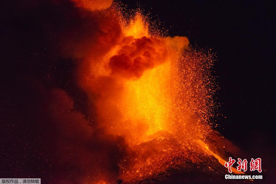 Vulcão Etna entra em erupção na Itália