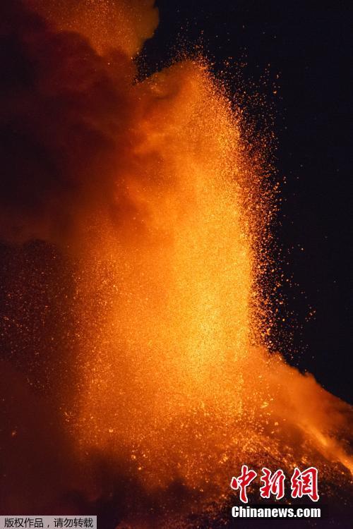 Vulcão Etna entra em erupção na Itália